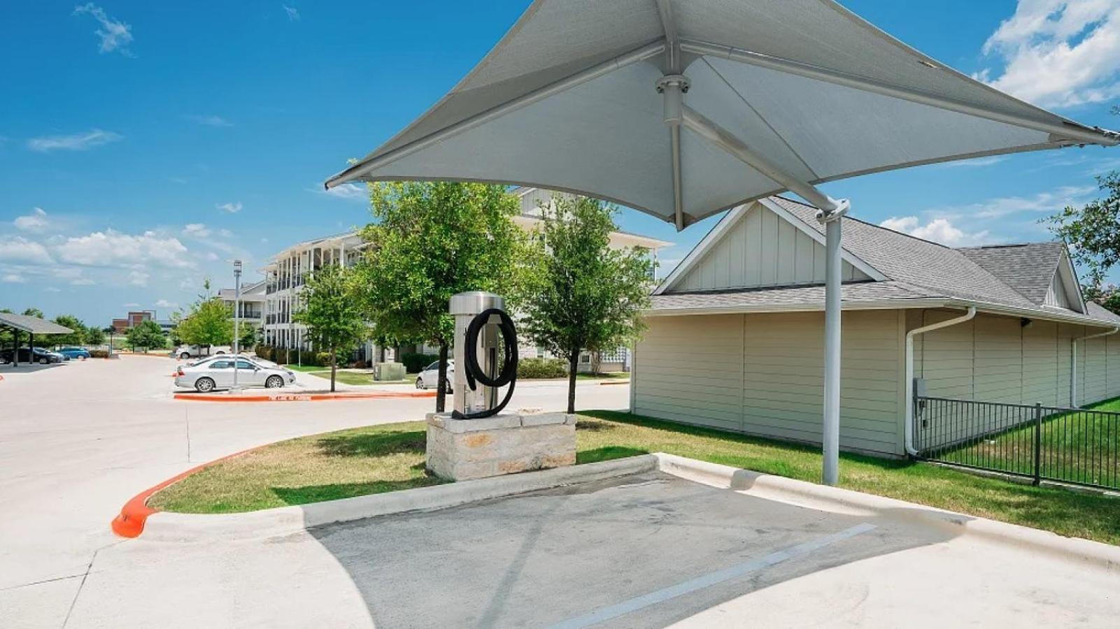 Landing At The Green At Plum Creek - 2 Bedrooms In Kyle Esterno foto