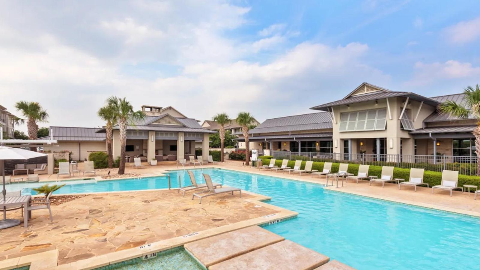 Landing At The Green At Plum Creek - 2 Bedrooms In Kyle Esterno foto